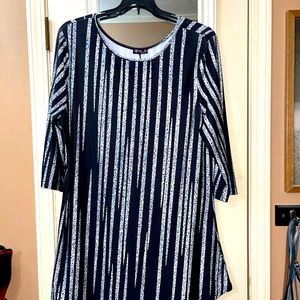 Ladies long tunic top. Black with white stripes